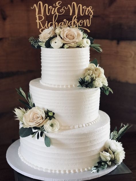 Vintage Pasta, Cake With Flowers, Romantic Wedding Cake, Floral Wedding Cakes, Wedding Cake Rustic, Rustic Wedding Cake, Simple Wedding Cake, Wedding Cakes Vintage, Elegant Wedding Cakes