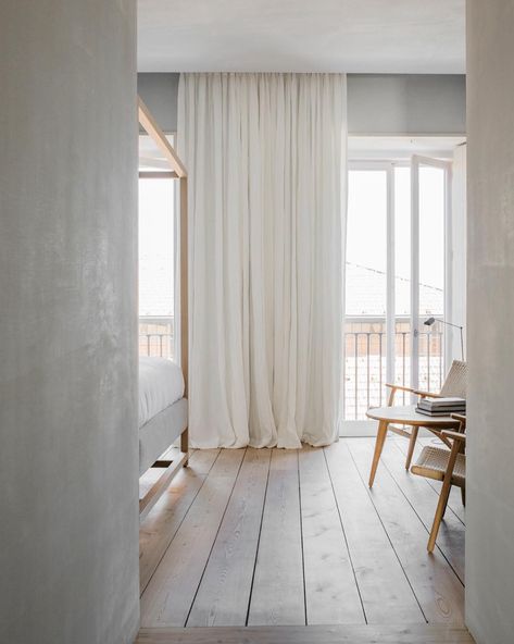 Floor To Ceiling Curtains, Apartment Exterior, White Drapery, Ceiling Curtains, White Interior Design, Trendy Living Rooms, Custom Drapes, Curtains Living, Wood Bedroom