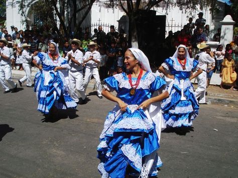 Salvadoreñas bailando Salvador Aesthetic, El Salvador Culture, Cultural Beauty, Heritage Art, Ballet Folklorico, Indian American, Dance Workout Videos, Hispanic Heritage Month, Mexican Dresses