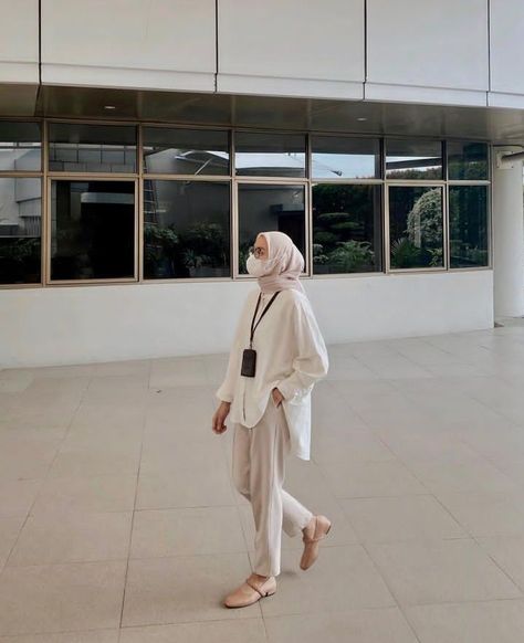 Hijab Style Office, Casual Work Outfits Hijab, Corporate Hijab Work Outfits, Smart Casual Work Outfit Hijab, Ootd Kerja Casual, Outfit Office Hijab, Hijabi Corporate Outfit, Work Outfits Women Hijab, Hijabi Formal Outfits