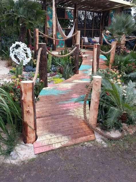 Diy Beach Backyard, Beach Themed Front Yard, Nautical Landscaping Ideas Yards, Beachy Outdoor Patio Ideas, Beach Theme Landscape Ideas, Pirate Garden Ideas, Backyard Beach Ideas, Beach Backyard Ideas, Beach Theme Playground