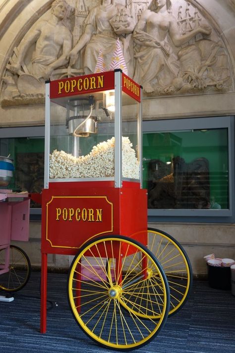 Popcorn Stand Ideas, Vintage Popcorn Machine, Popcorn Carnival, Popcorn Station, Kettle Corn Popcorn, Clown Birthday, Popcorn Stand, Popcorn Cart, Crazy House