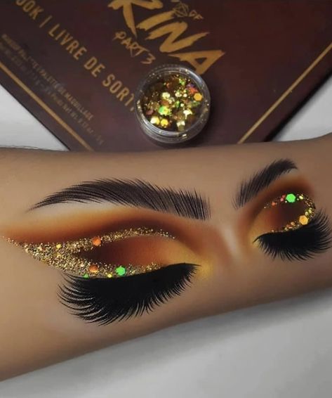 Fall Creative Makeup, Makeup Ideas Glitter, Glitter Face Makeup, Metdaan Makeup, Maquillage Yeux Cut Crease, Vampire Bride, Rhinestone Makeup, Carnival Makeup, Eyebrow Makeup Tips