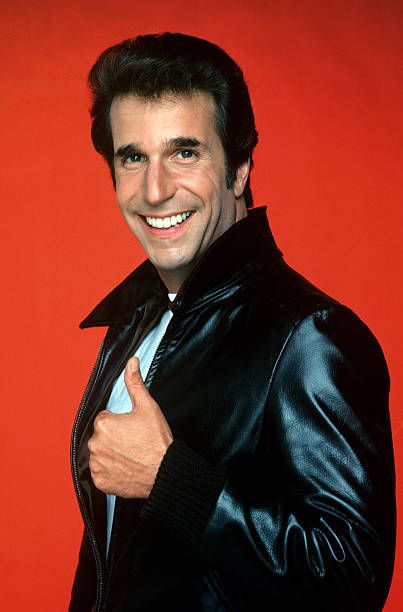 HAPPY DAYS Happy Days Tv Show, Fonzie Happy Days, Chuck Norris Movies, Henry Winkler, The Fonz, Childhood Memories 70s, Classic Television, Wow Video, Old Shows