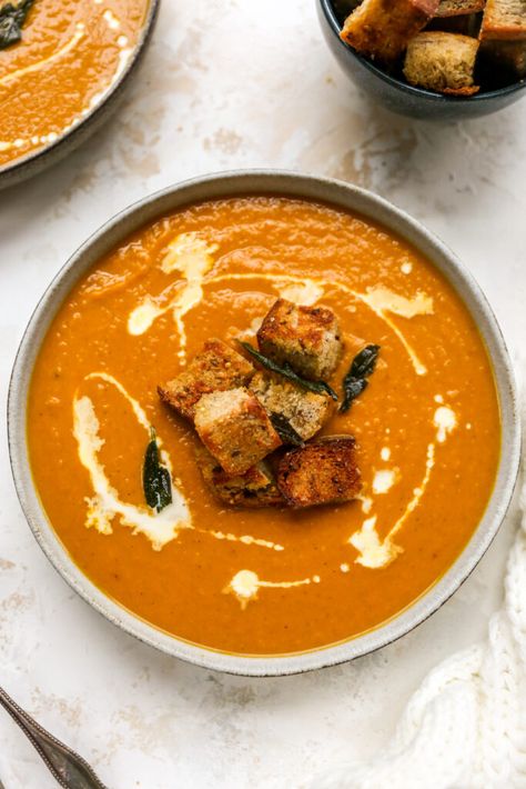 Creamy Pumpkin Soup with Sage Brown Butter Croutons Soup With Sage, Pumpkin Soup Healthy, Sage Brown Butter, Baking Lessons, Roast Pumpkin Soup, Creamy Pumpkin Soup, Butternut Soup, Recipe Soup, Croutons Homemade