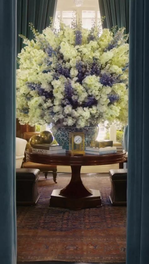 Ralph Lauren Interiors, Shop Home Decor, Holiday Inspiration, Ralph Lauren Home, Holiday Home Decor, Elegant Homes, Home Room Design, Classic House, Front Room