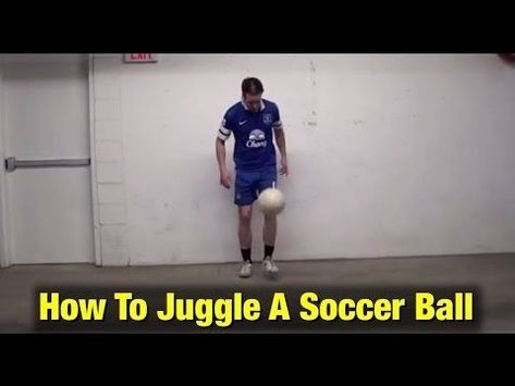 Soccer For Beginners, Juggle A Soccer Ball, Soccer Juggling, Soccer Drills For Kids, Basketball Games For Kids, Vertical Jump Training, Basketball Tricks, How To Juggle, Basketball Plays