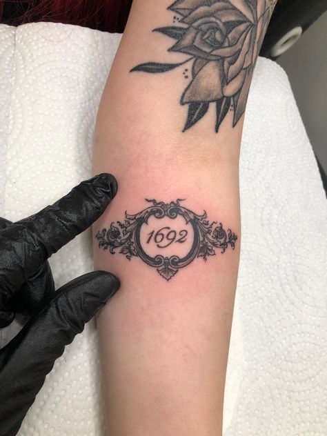 1692 Tattoo, Small Tattoo, Cute Tattoos, Small Tattoos, Flower Tattoo, Tattoo Ideas, Witch, Tattoos