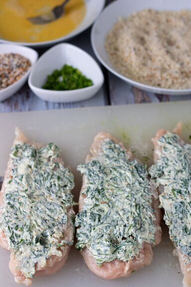 This quick cream cheese stuffed chicken recipe uses chicken breasts that are coated in everything-seasoned panko, stuffed with a spinach, scallion and cream cheese filling, then baked until golden. This everything cream cheese stuffed chicken is not only quick and easy to make but it’s got a ton of flavor and the spinach adds a hidden vegetable for those picky eaters. You can even make it in an air fryer to save time. Easy Stuffed Chicken, Boursin Chicken, Cream Cheese Stuffed Chicken, Everything Seasoning, Royal Icing Cookies Recipe, Panko Chicken, Creamy Chicken Soup, Korean Side Dishes, Cheese Stuffed Chicken