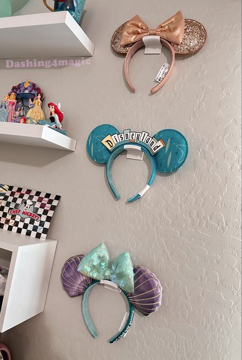 Hang Disney Ears On Wall, Displaying Mickey Ears On Wall, Displaying Disney Ears, Minnie Ear Display, How To Display Mickey Ears, Display Disney Ears, Mickey Ear Storage, Display Minnie Ears, Mickey Mouse Ears Display