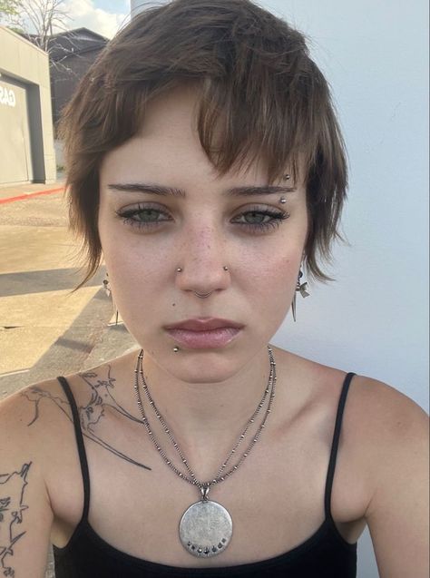 Woman Eyebrow Piercing, Women Eyebrow Piercing, Symmetrical Nose Piercing, Septum And Eyebrow Piercing, Short Hair And Piercings, Eyebrow Piercing Placement, Star Eyebrow Piercing, Girl Eyebrow Piercing, Two Eyebrow Piercing