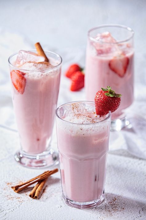 Looking for a unique, refreshing beverage using strawberries? Try this strawberry horchata recipe from Mama Latina Tips. It only takes 10 minutes to make! #californiastrawberries #horchatarecipe #homemadehorchata #mexicandrinks #latinrecipes #latinamericanrecipes #horchata #strawberryhorchata #strawberrydrinks Strawberry Horchata, Homemade Horchata, Old Fashioned Rice Pudding, Horchata Recipe, Latin American Recipes, Strawberry Drinks, Mexican Drinks, American Desserts, American Recipes