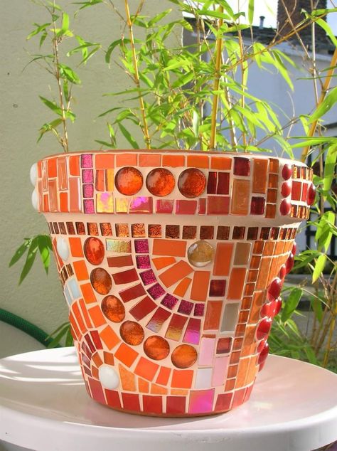 Plant Pot Mosaic, Mosaic Pot, Mosaic Art Diy, Mosaic Pots, Mosaic Flower Pots, Mosaic Garden Art, Mosaic Art Projects, Mosaic Tile Art, Normal Person