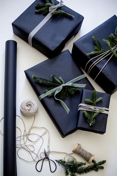 holiday gift wrapping // shannon kirsten Presents Wrapped, Wrapped Presents, Black Wrapping Paper, Gift Wrapping Inspiration, Unique Gift Wrapping, Creative Gift Wrapping, Cadeau Diy, Present Wrapping, Christmas Packaging