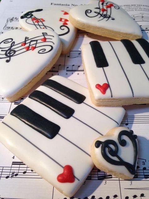 Music cookies Music Note Royal Icing Cookies, Square Sugar Cookies Decorated, Music Themed Cookies, Music Desserts, Piano Cookies, Music Note Cookies, Music Cakes, Music Cookies, Piano Recital