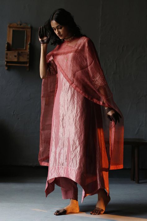 Shop for these amazing collections of Pink Kurta: Handloom Tissue Plain Round Asymmetric And Pant Set For Women by Shorshe Clothing online at Aza Fashions. Plain Kurta, Asymmetric Kurta, Pink Plain, Kaftan Designs, Organza Top, Long Kurti Designs, Embroidered Sleeves, Fancy Dress Design, Organza Dupatta