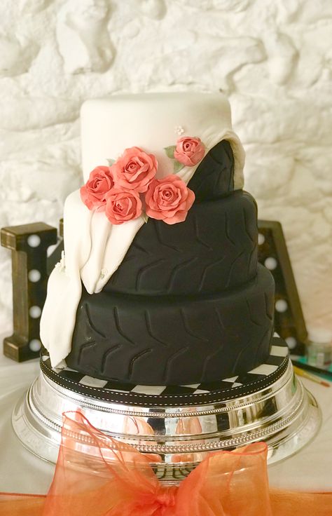 Motorbike Wedding Cake, Wedding Cake Motorcycle, Race Car Wedding Cake, Welder Wedding Ideas, Biker Wedding Ideas Decoration, Motorcycle Themed Wedding, Biker Theme Wedding, Car Themed Wedding Ideas, Car Wedding Theme