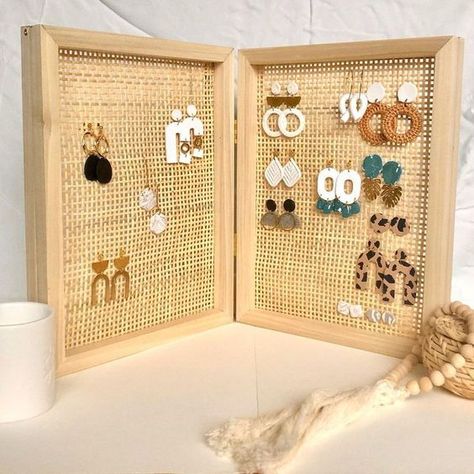 Unique Jewelry Storage, Jewelry Storage Ideas, Diy Jewelry Stand, Jewelry Storage Solutions, Craft Market Display, Jewelry Storage Diy, Acrylic Rod, Diy Jewelry Display, Diy Jewelry Holder