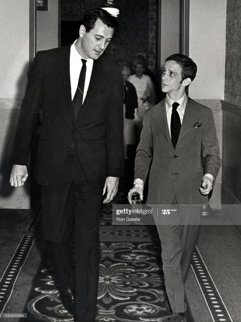 News Photo : Rock Hudson and Joel Grey during Jack Jones... Rock Hudson Photos, Joel Grey, Hotel In New York City, Bobby Darin, Sandra Dee, Gina Lollobrigida, Rock Hudson, Master Of Ceremonies, Hollywood Cinema