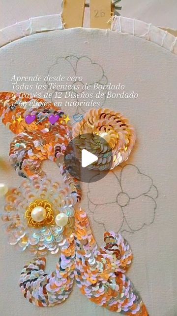 Bordado en Pedrería | Cursos Online | on Instagram: "Esacamdo de Lentejuelas 
Erisos con el resorte francés
Perlas para resaltar el centro de la Flor 🌸 

🪡✨A través de 66 Tutoriales aprenderás desde cero todas las técnicas de bordado en Pedrería 

Bordados de contornos 
Bordado de relleno 
Combinación de Técnicas

Texturas a través de los materiales mostacillas, canutillos, lentejuelas 

Volumen a través de la superposición de materiales 

Curso Online de Técnicas Básicas y Avanzadas de Bordado en Pedrería 

Disponible en todo Argentina Latinoamérica USA y Europa 

Audio Español 
Online y a tu ritmo con acceso ilimitado" Needlework, Embroidery