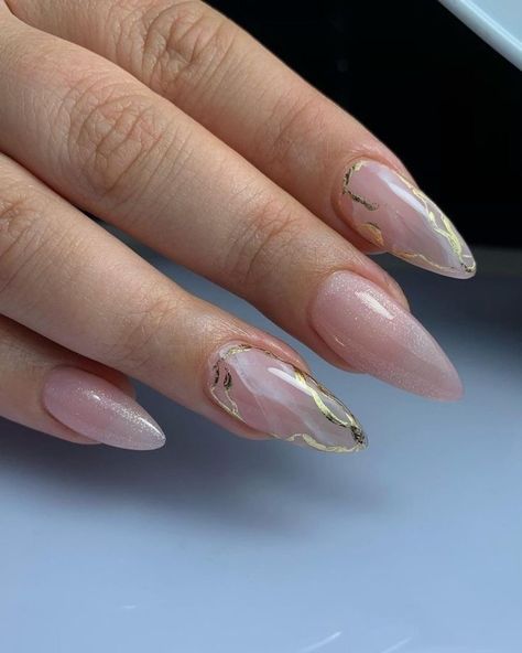 Clean Nails Look, Golden Manicure, Trend Nails, Golden Nails, Pointy Nails, Clean Nails, Nagel Inspo, Cat Kuku, Classy Nails