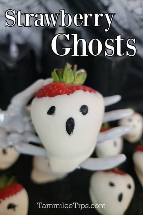 Easy Ghost Strawberry Dessert is perfect for Halloween dessert or a spooky romantic dinner. You only need 3 ingredients for strawberry ghosts Ghost Strawberry, Strawberry Ghosts, Candy Corn Jello Shots, Salted Caramel Popcorn, Vegan White Chocolate, Candy Bark, Halloween Dessert, Easy Halloween Food, Strawberry Dessert