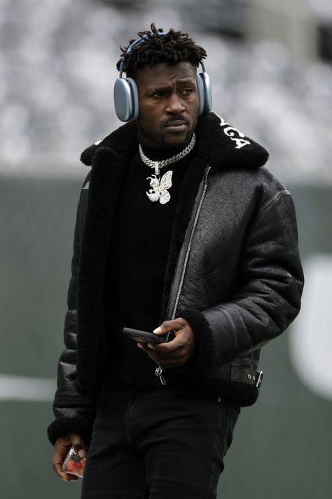 Headphones For Iphone, Mens Rugged, Apple Headphone, Antonio Brown, Airpods Max, Dark Skin Beauty, Best Headphones, Mens Fashion Urban, Celebrities Humor