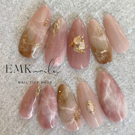 I am a nail designer who used to work in Japan. I am good at delicate and gorgeous designs. I studied on my own through an internet community.Please kindly note that, even though I will create and handle with care, seldomly tiny dust or bubbles are included.Sets are handmade which means that there may be a slight variation from photos. If there is no notice of the size of nails within 3 days after purchase, we will create as size M. Bridal Nails Wedding Marble, Wedding Nails Marble, Asian Press On Nails, Pink Stone Nails, Japan Nails Design, Natural Color Nails, Stone Nails, Nails Marble, Japan Nail