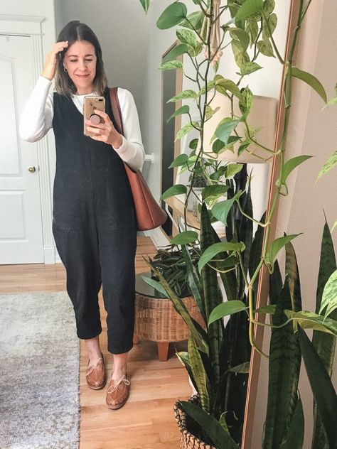 Linen Overalls Outfit Fall, Linen Overalls Outfit, Black Jumpsuit Outfit Casual, Overalls Outfit Fall, Black Jumpsuit Outfit, Jumpsuit Outfit Casual, Workplace Fashion, 2020 Outfits, Linen Overalls