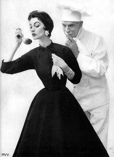 Dovima tasting soup 1953 by 50'sfan, via Flickr Dovima 1950s, 1950s Models, 50 & Fabulous, Richard Avedon, Fashion Images, 50s Fashion, 1950s Fashion, Vintage Photographs, Model Poses