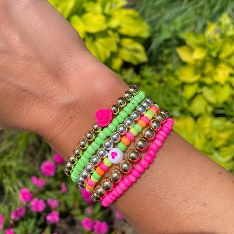 Colorful Stackable Beaded Bracelets For Gifts, Vibrant Beaded Bracelet Gift, Playful Party Bracelets With Colorful Beads, Playful Colorful Beaded Party Bracelets, Neon Beaded Bracelet Gift, Rave Jewelry, Neon Bracelets, Gold Bracelets Stacked, Preppy Accessories