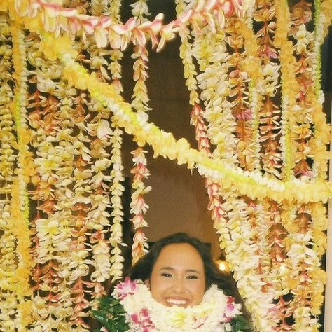 leiolani on Instagram: "truly a party of love, Ka Pāʻina A Ke Aloha. From making my dream lei hallway come to life, to the one of a kind Puamana Crabbe inspired lole, the beautiful centerpieces, gorgeous patio setups, delicious kalo poke, thirst quenching juneshine, artisan craft cocktails, unique silent auction, and the one and only asato family. Ka Pāʻina A Ke Aloha was a success! I’m so grateful to everyone who sponsored, the kōkua crew, those who came to enjoy, and was a part of this joyo Lei Backdrop, Sierra Core, Mermay 2024, Gorgeous Patio, Lei Lei, Hawaii Homes, Polynesian Culture, Silent Auction, Beautiful Centerpieces