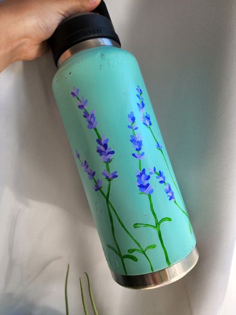 Lavender painted on yeti water bottle Steel Bottle Painting Diy, Water Bottle Painting Ideas, Paint Water Bottle, Water Bottle Painting, Puffy Paint Designs, Painted Water Bottle, Water Bottle Drawing, Yeti Water Bottle, Flask Art