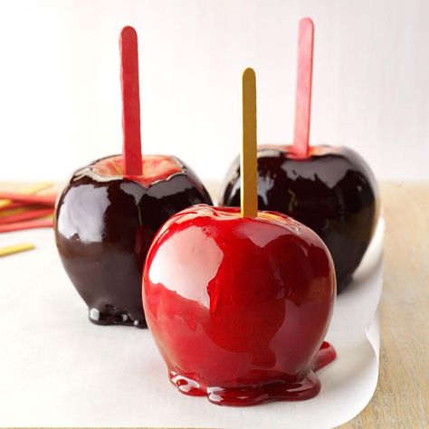 Exps49971 Uh153291a04 29 1b 4 Candy Apple Recipe, Churros Recipe, Apple Recipe, Carnival Food, Old Fashioned Candy, Toffee Apple, Classic Candy, Dried Apples, Sugar Candy