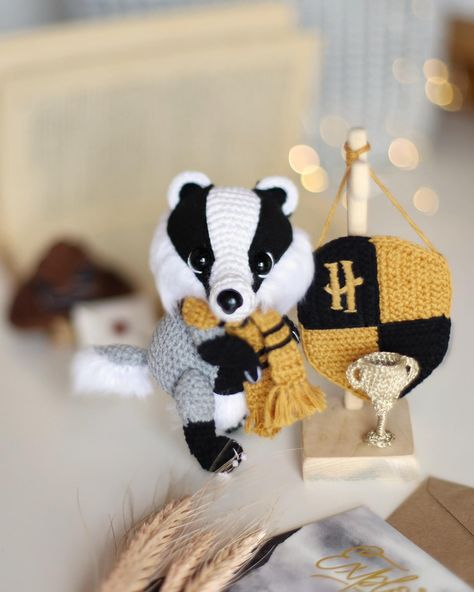 Say “Hi” to Puffy the badger - the mascot of the Hufflepuff house (from Harry Potter) 😍 It took me five attempts to make this pretty muzzle) Let’s dive into the atmosphere of magic and sorcery together, crochet the cute badger with the house crest, striped scarf and sacred bowl! Find the active link in bio and in my stories 😘 Cute Badger, Hufflepuff House, Striped Scarf, Striped Scarves, Crochet Toys Patterns, Stuffed Toys Patterns, Cute Crochet, Say Hi, Amigurumi Pattern