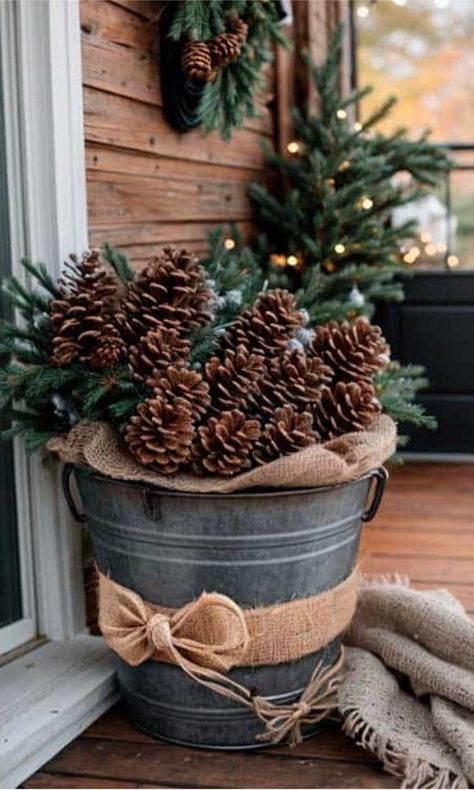 Metal Bucket Ideas, Bucket Ideas, Cozy Christmas Decor, Christmas Planters, Winter Porch, Country Christmas Decorations, Christmas Centerpieces Diy, Christmas Porch Decor, Holiday Crafts Christmas