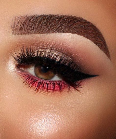 When your liner is sharp and your lower lash line is poppin'. 🔥💫@sarandaprapaniku nailed this look brow to cheek using her #MorpheBrushes.… Sparkly Eye Makeup, Red Makeup Looks, Maquillage Yeux Cut Crease, Silver Eye Makeup, Neutral Eye Makeup, Red Eye Makeup, Makeup Glitter, Dramatic Eye Makeup, Neutral Eyes