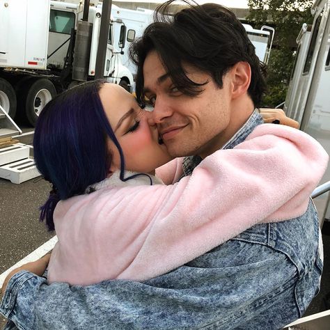 Dave Cameron, Dove And Thomas, Dove Cameron Style, Descendants Cast, Thomas Doherty, Film Disney, Cameron Boyce, Disney Descendants, Dove Cameron