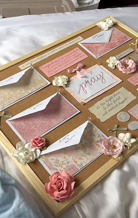 Prayer Board Inspo Aesthetic, Prayer Bored Ideas Aesthetic, Prayer Board Ideas Pink, Bible Decorating Ideas, Bible Vision Board Ideas, Pink Prayer Board, Prayer Boards With Friends, Girly Craft Room, Prayer Border Ideas