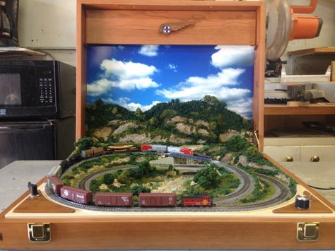 Z scale train in a briefcase Z Scale Trains, Train Diorama, N Scale Train Layout, Toy Trains Set, N Scale Trains, Toy Trains, Model Train Sets, Train Depot, Great Hobbies