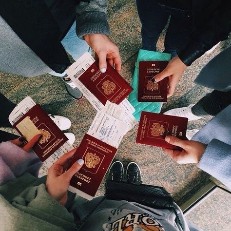 Travelling with friends Photographie New York, Passport Online, Au Pair, I Want To Travel, Friendship Goals, Travel Goals, Travel Inspo, Friend Pictures, Cancun