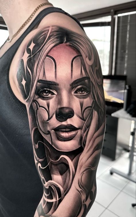 Artist Josiah Gamboa coming through with a new payasa project. Those eyes are so realistic! #tattoo #payasa #tattooideasformen Chicano Forearm Tattoo, Chicano Arm Tattoo, Payasa Tattoo Designs, Chicano Sleeve, Payasa Tattoo, Tattoo Sketch Art, Chicanas Tattoo, Chicano Style Tattoo, Chicano Tattoos