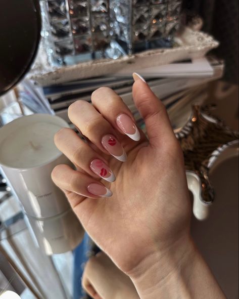 French nails, pink and red kisses, aestetic, nail inspo, french nails ideas French Tip Nails With Kisses, French Tips With Kisses, Kisses On Nails, Kiss French Tip Nails, Kiss Nails Designs, Nails With Kisses, Pretty French Tip Nails, Nails Pink And Red, French Nails Pink