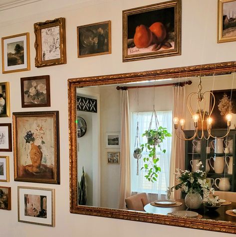 Vintage Mix Vintage Mirror Above Bed, Wall Mirror Ideas Living Room Rectangle, Large Mirror Gallery Wall, Gallery Wall With Rectangle Mirror, Gallery Wall Ideas Mirror, Gold Mirror Hallway, Gallery Wall With Big Mirror, Gold Mirror Collage Wall, Art Wall With Mirror