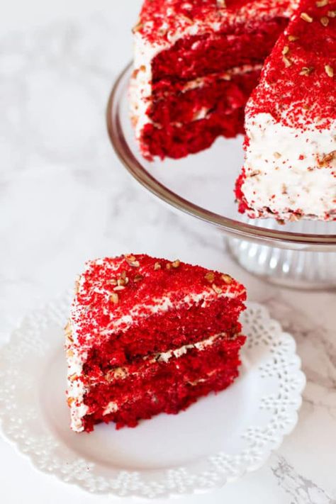 Red Velvet Cake Recipes, Moist Cupcake Recipes, Red Velvet Cake Recipe Easy, Homemade Red Velvet Cake, Cream Cheese Frosting Easy, Velvet Cake Recipes, Red Velvet Cake Recipe, Chocolate Pairings, Cake With Cream Cheese Frosting