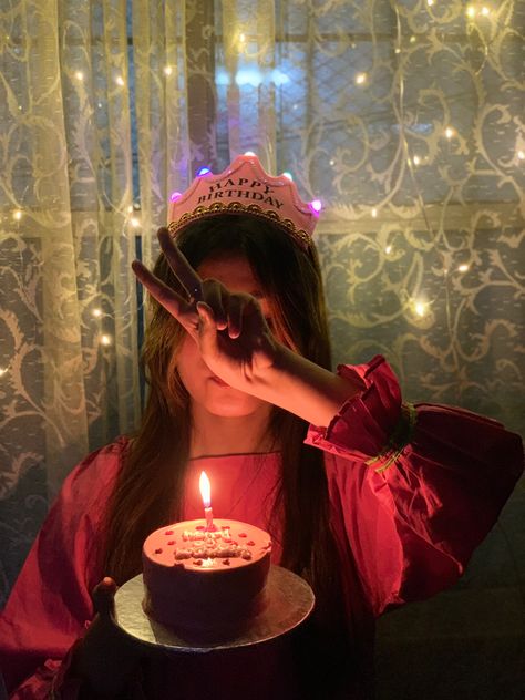 Bdy Pics Ideas Aesthetic, Śéxý Girl Dp, Birthday Girl Dp, Birthday Dpz, Baby Photography Backdrop, Birthday Pic, Sister Poses, Afghan Wedding, Cute Headers For Twitter