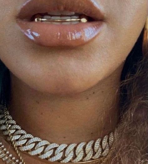 Beyonce Grill, Open Face Grillz, Girl Grillz, Beyonce Beyhive, Teeth Aesthetic, Grillz Teeth, Bracelet Cartier, Gold Grillz, Grills Teeth