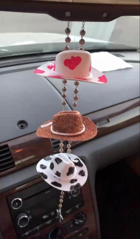 #cowboy #cowboyhat #cowgirlhat #texas #car #cardecor #carinspo #cowgirl #cowgirlstyle Mini Cowboy Hat, Western Car, Car Interior Diy, Hippie Car, Girly Car Accessories, Car Deco, Cool Car Accessories, Girly Car, Cute Car Accessories