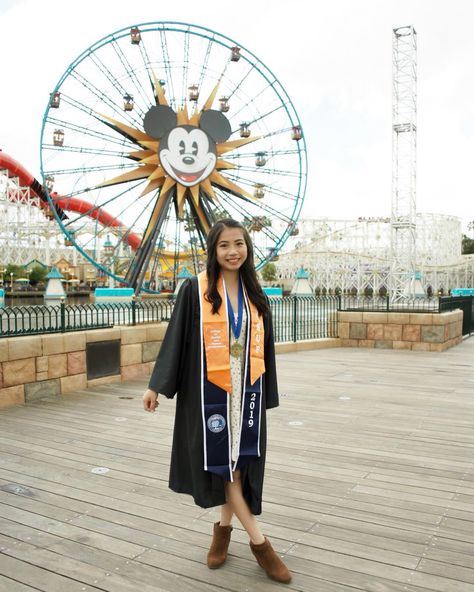 Disney Graduation Photos, Disneyland Graduation Pictures, Disneyland Senior Pictures, Disney Graduation Pictures, Pictures At Disneyland, Senior Year Pictures, Disney Graduation, Disneyland Photography, Grad Pictures