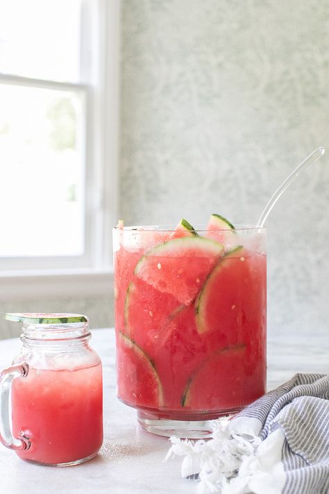 A Refreshing Watermelon Cocktail Punch - Sugar and Charm Sugar and Charm Benefits Of Eating Watermelon, Watermelon Tequila, Cocktail Punch, Strawberry Tequila, Tequila Soda, Agua Fresca Recipe, Watermelon Punch, Watermelon Popsicles, Watermelon Cocktail